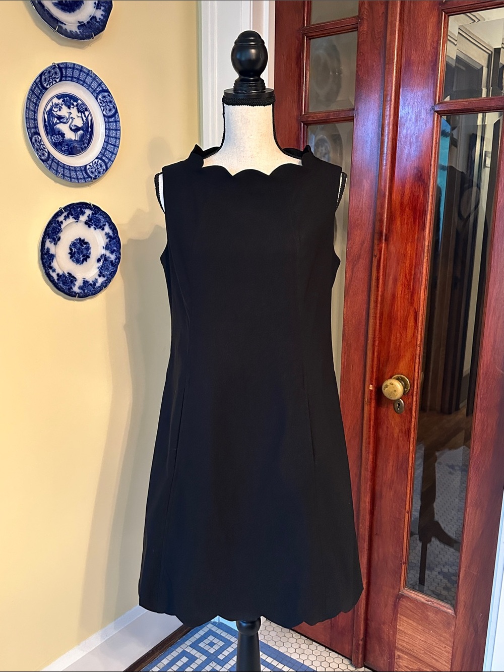 Sara Campbell | Signature Stretch Scalloped Neckline Shift Dress, LBD, Size 8